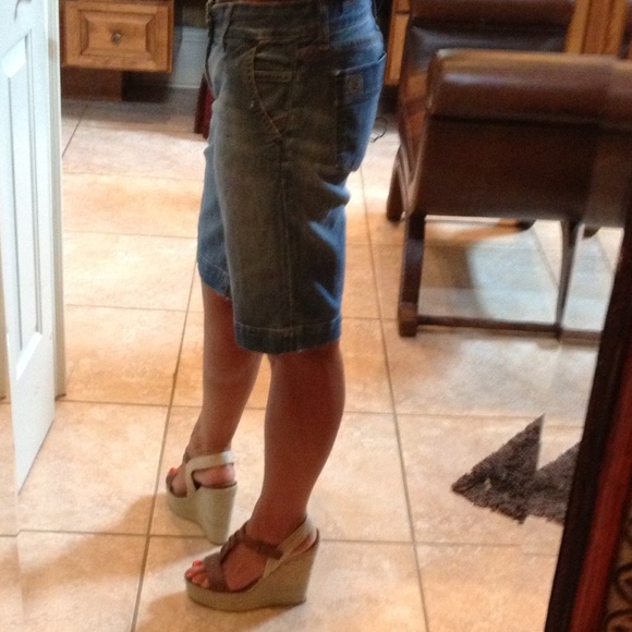 CITIZENS OF HUMANITY JEAN SHORTS - Picture 3 of 4